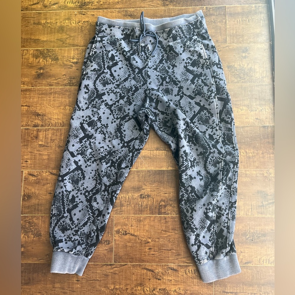 Joylab snakeskin print Joggers sweatpants